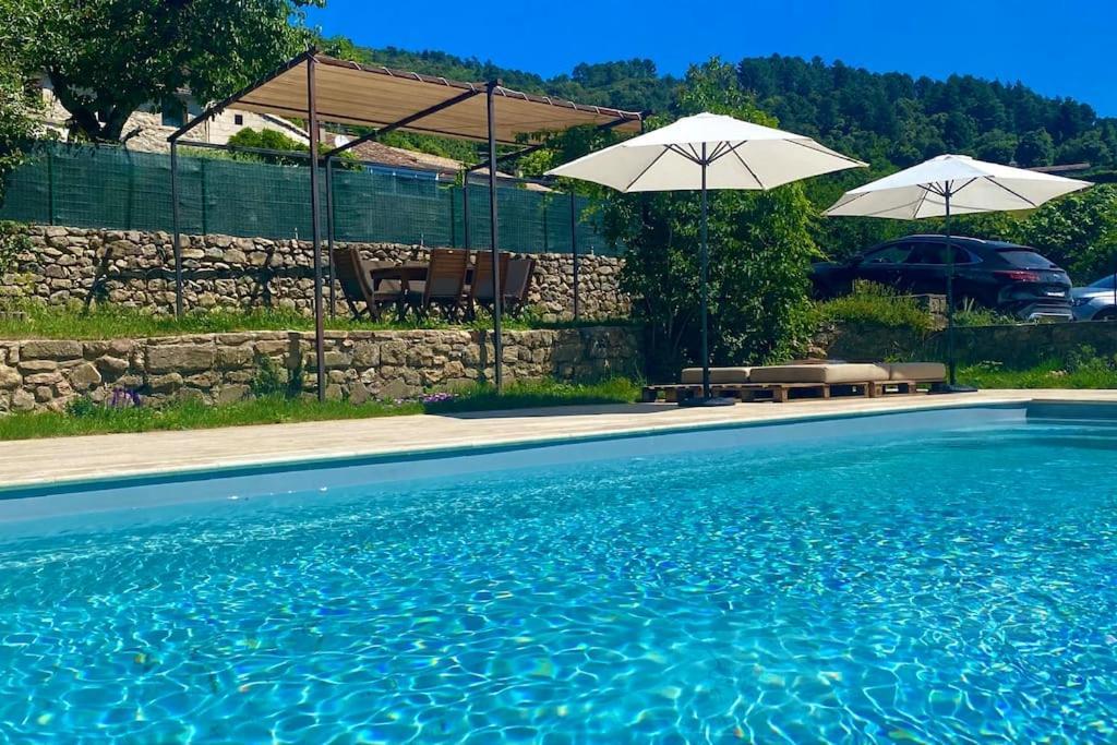 La Joannassiene, Maison Ardechoise De Caractere Exteriör bild