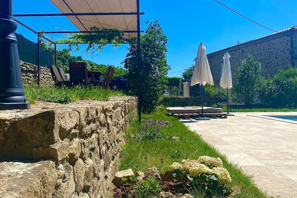 La Joannassiene, Maison Ardechoise De Caractere Exteriör bild